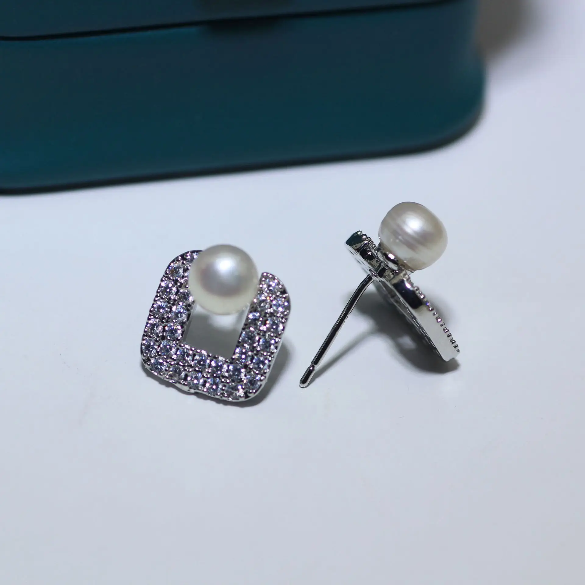 18K Gold Plated Pearl Square Zircon Earrings — feature 6