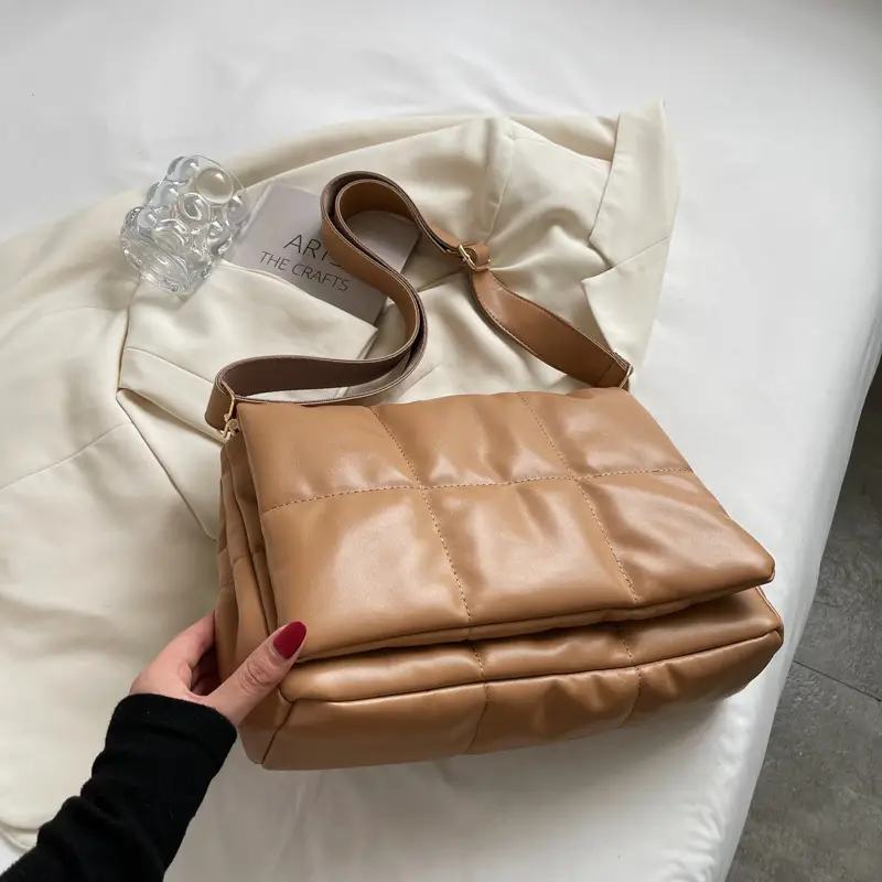 2023 Women's Black Rhombus Embroidery Shoulder Bag - Image 6