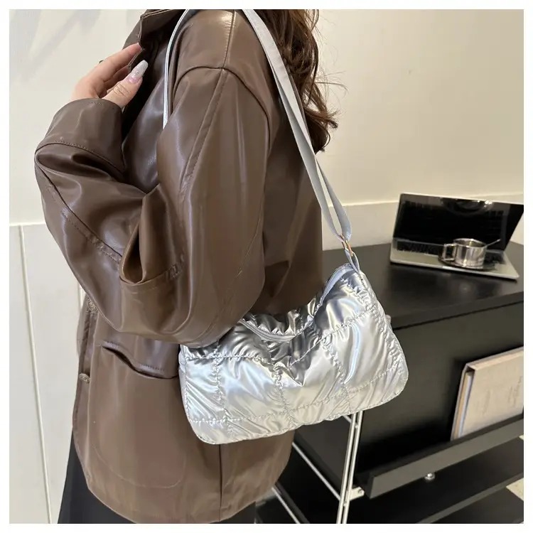Black Quilted Shoulder Bag for Women 2023 Winter — feature 17