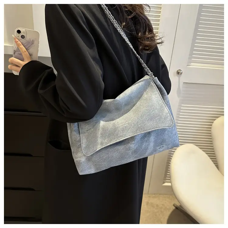 Grey Chain Shoulder Bag for Women 2023 Winter — feature 14