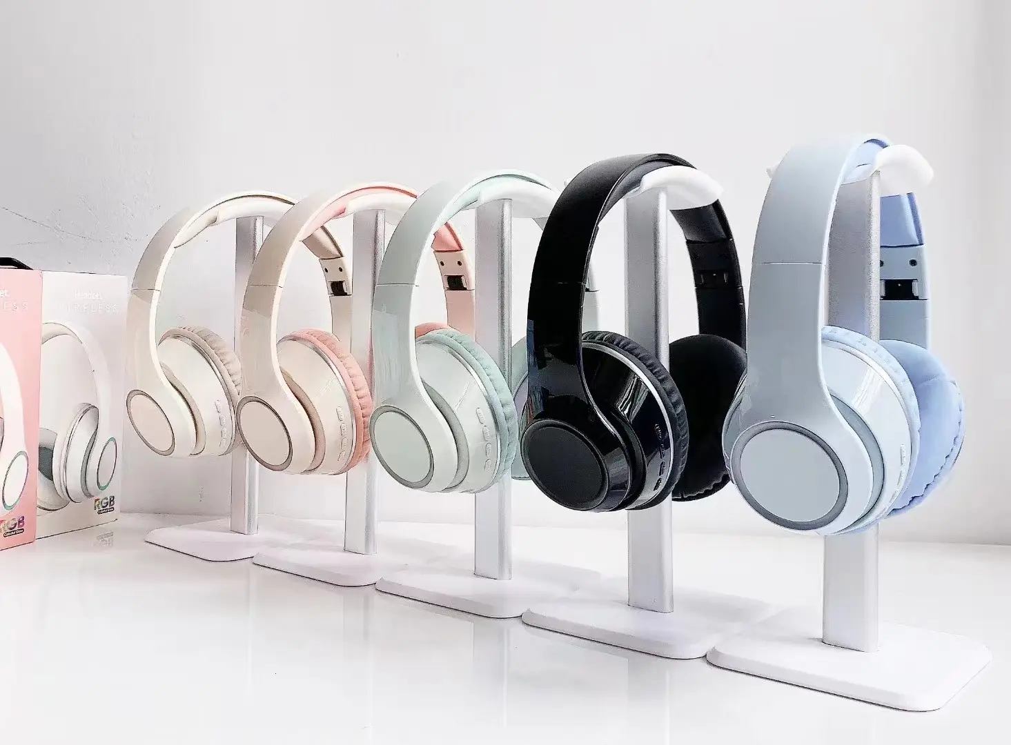Bluetooth Wireless Headset with RGB Light & 40mm Foam Cover — feature 23