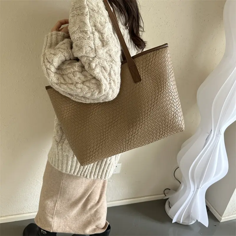 Green Textured Shoulder Bag for Women 2023 - Image 4