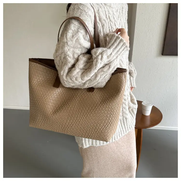 Green Textured Shoulder Bag for Women 2023 — feature 10