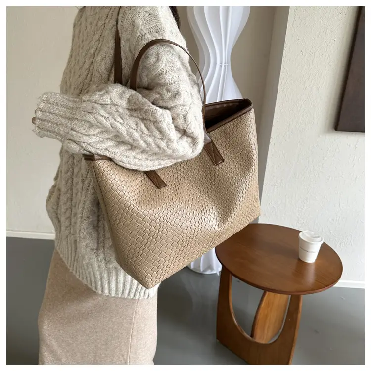 Green Textured Shoulder Bag for Women 2023 — feature 11