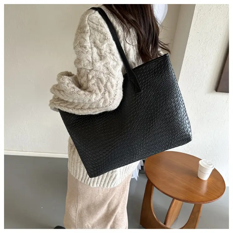 Green Textured Shoulder Bag for Women 2023 — feature 13
