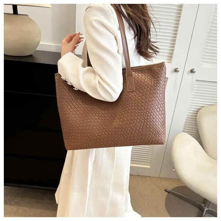 Green Textured Shoulder Bag for Women 2023 — feature 16