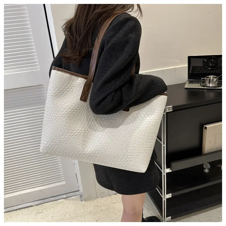 Green Textured Shoulder Bag for Women 2023 — feature 19