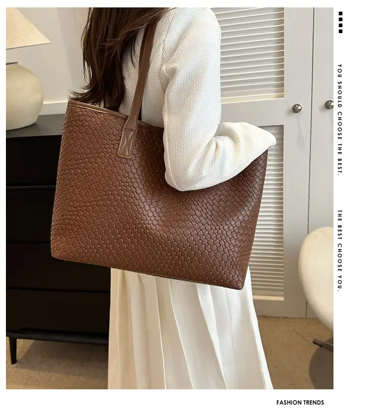 Green Textured Shoulder Bag for Women 2023 — feature 2