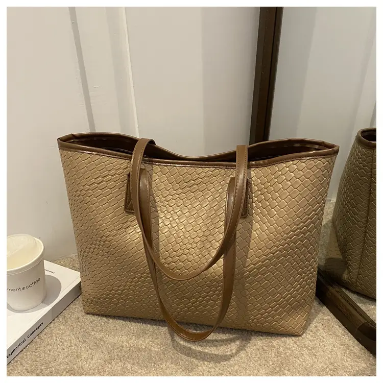 Green Textured Shoulder Bag for Women 2023 — feature 21