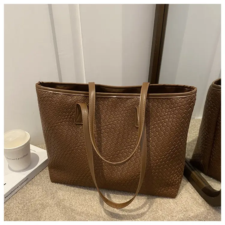 Green Textured Shoulder Bag for Women 2023 — feature 23