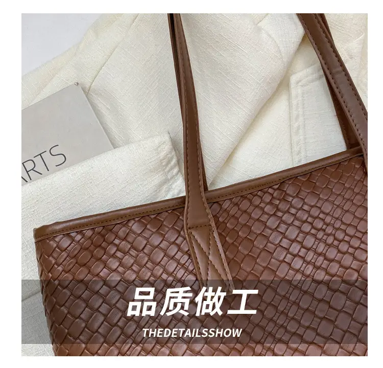 Green Textured Shoulder Bag for Women 2023 — feature 6