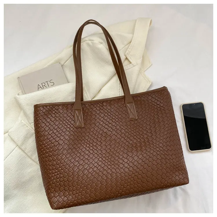 Green Textured Shoulder Bag for Women 2023 — feature 9
