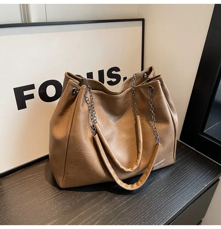 Black Leather Tote Bag for Women Autumn Winter 2023 — feature 11