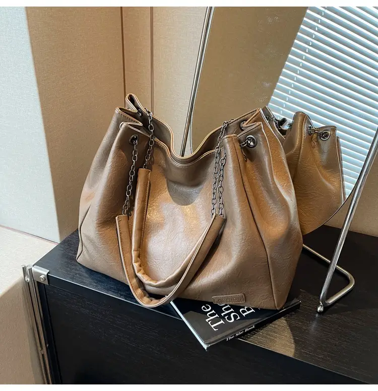 Black Leather Tote Bag for Women Autumn Winter 2023 — feature 12