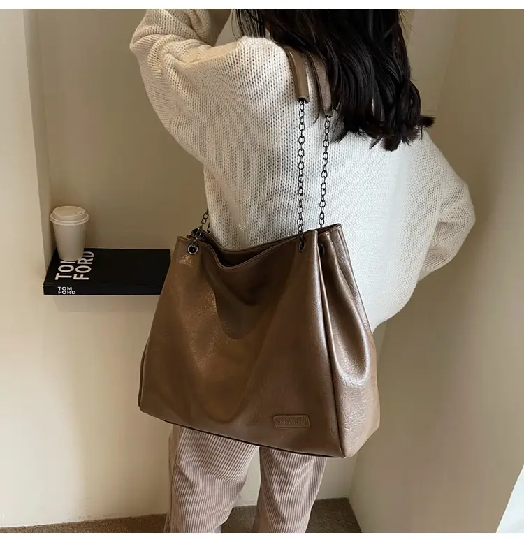 Black Leather Tote Bag for Women Autumn Winter 2023 — feature 28