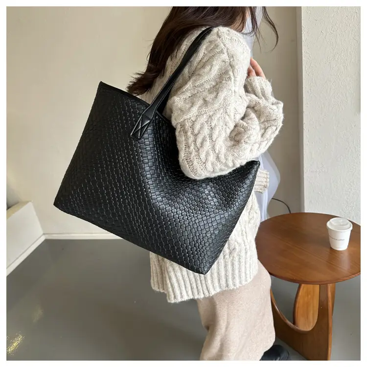 Korean Style Textured Green Shoulder Bag for Women — feature 11