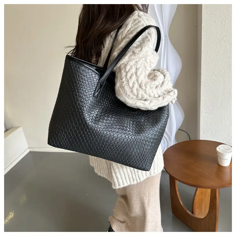 Korean Style Textured Green Shoulder Bag for Women — feature 12