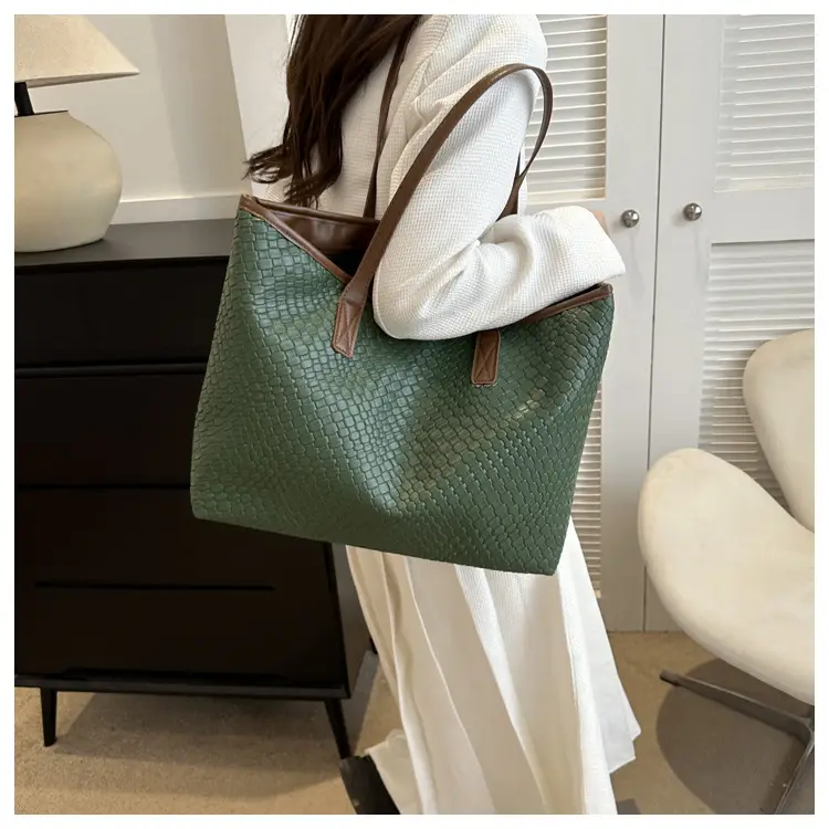Korean Style Textured Green Shoulder Bag for Women — feature 14