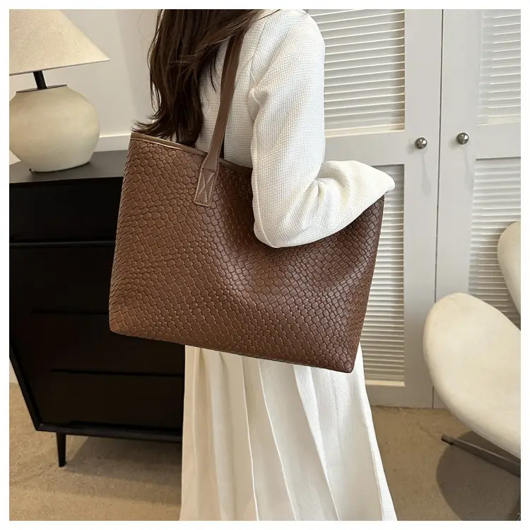 Korean Style Textured Green Shoulder Bag for Women — feature 17