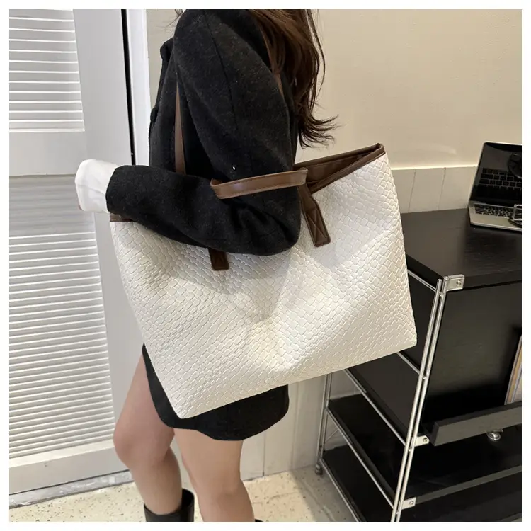 Korean Style Textured Green Shoulder Bag for Women — feature 22