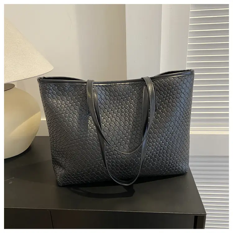 Korean Style Textured Green Shoulder Bag for Women — feature 27