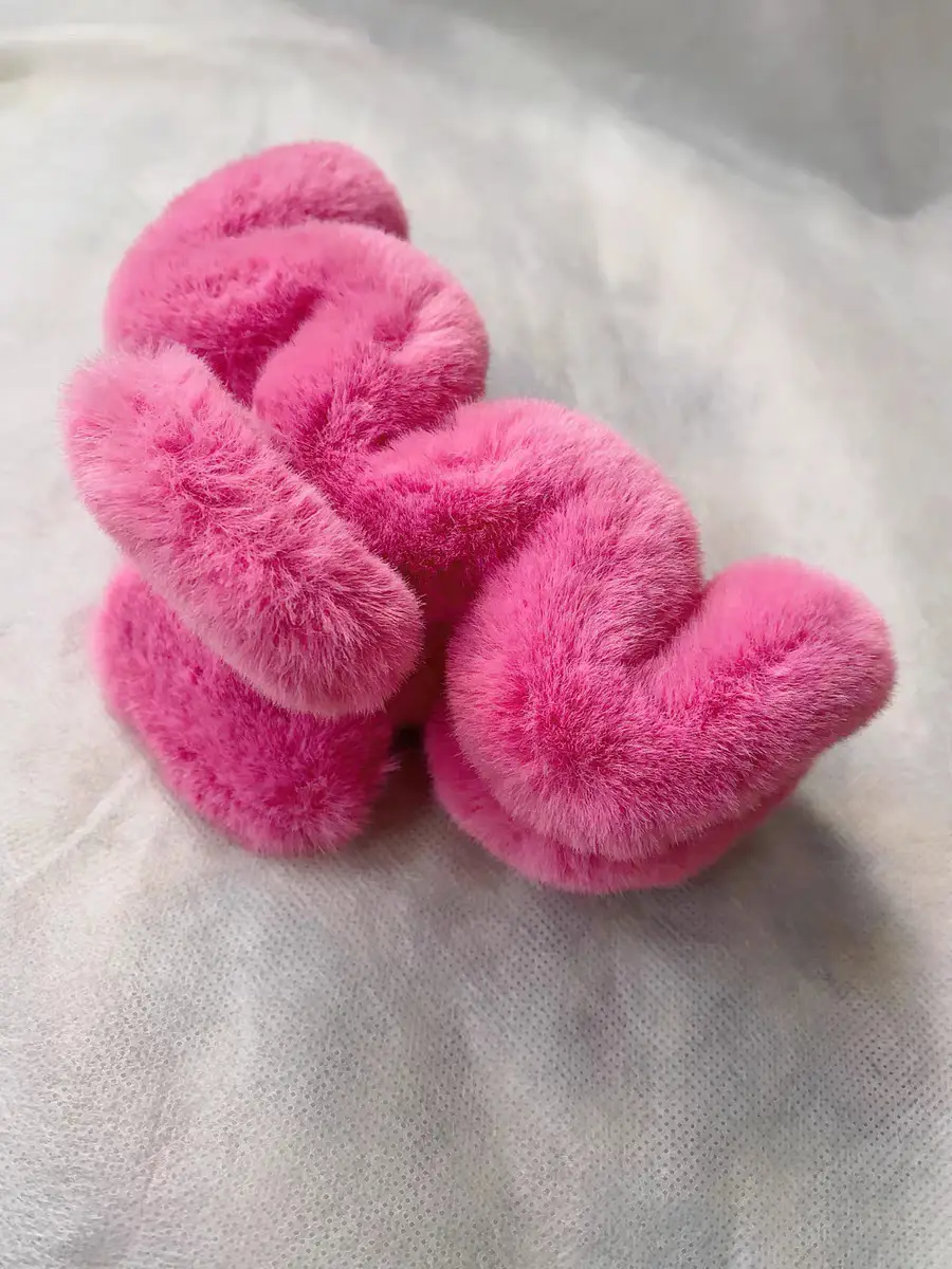 Plush Fur Clip Hairpin for Women Black & Beige 2023 — feature 16