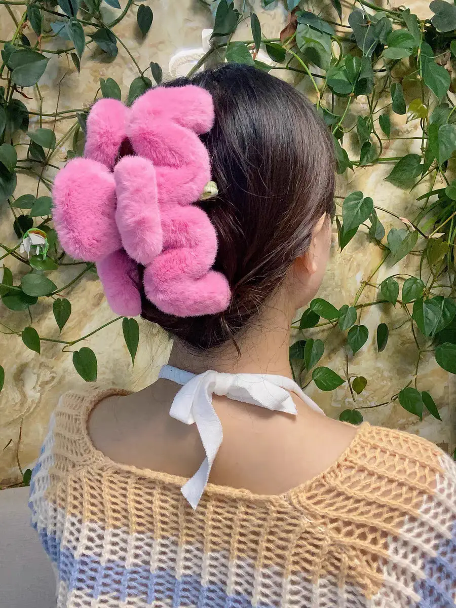 Plush Fur Clip Hairpin for Women Black & Beige 2023 — feature 18
