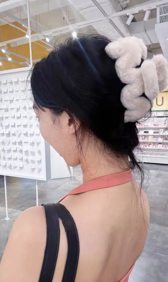 Plush Fur Clip Hairpin for Women Black & Beige 2023 — feature 20