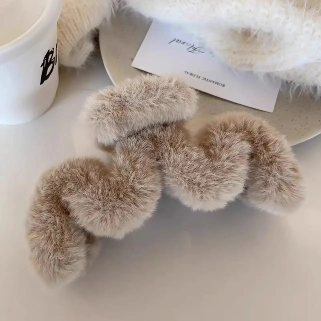 Plush Fur Clip Hairpin for Women Black & Beige 2023 — feature 5