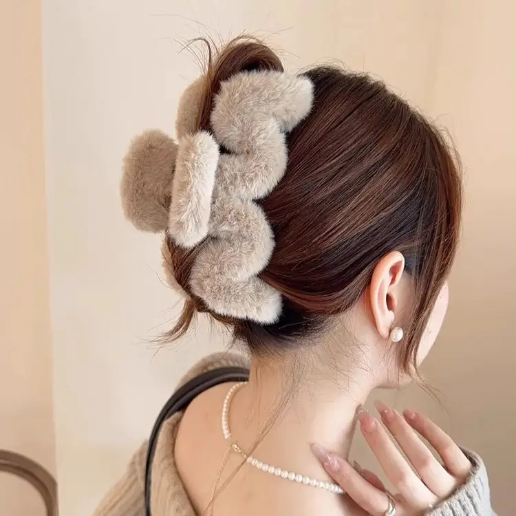 Plush Fur Clip Hairpin for Women Black & Beige 2023 — feature 6