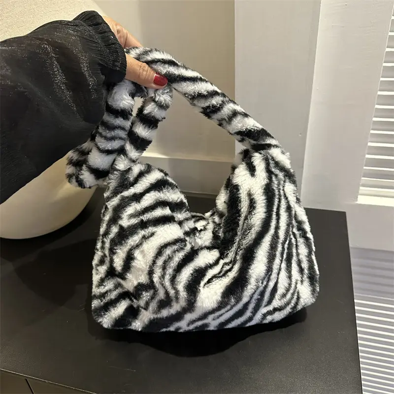 Black Plush Shoulder Bag for Women 2023
