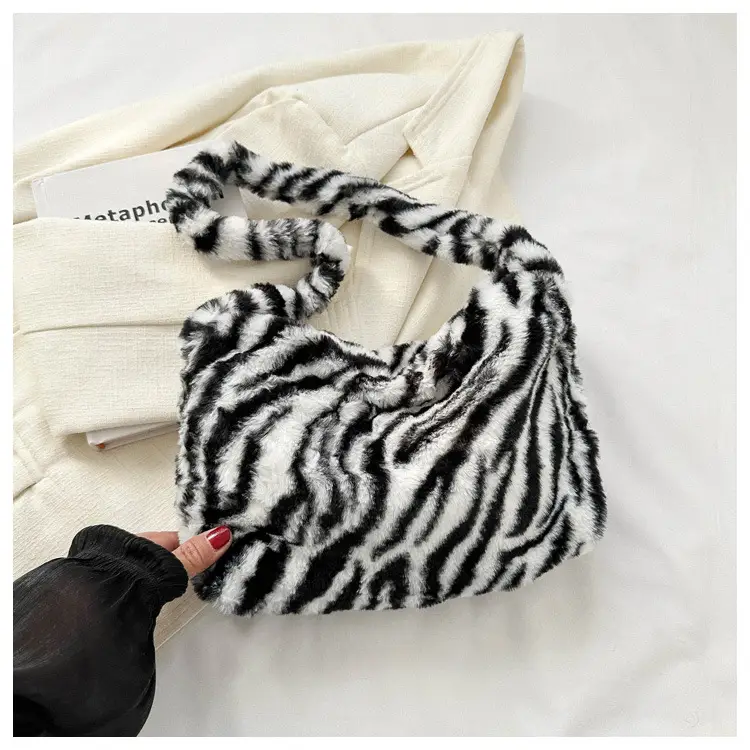 Black Plush Shoulder Bag for Women 2023 — feature 21
