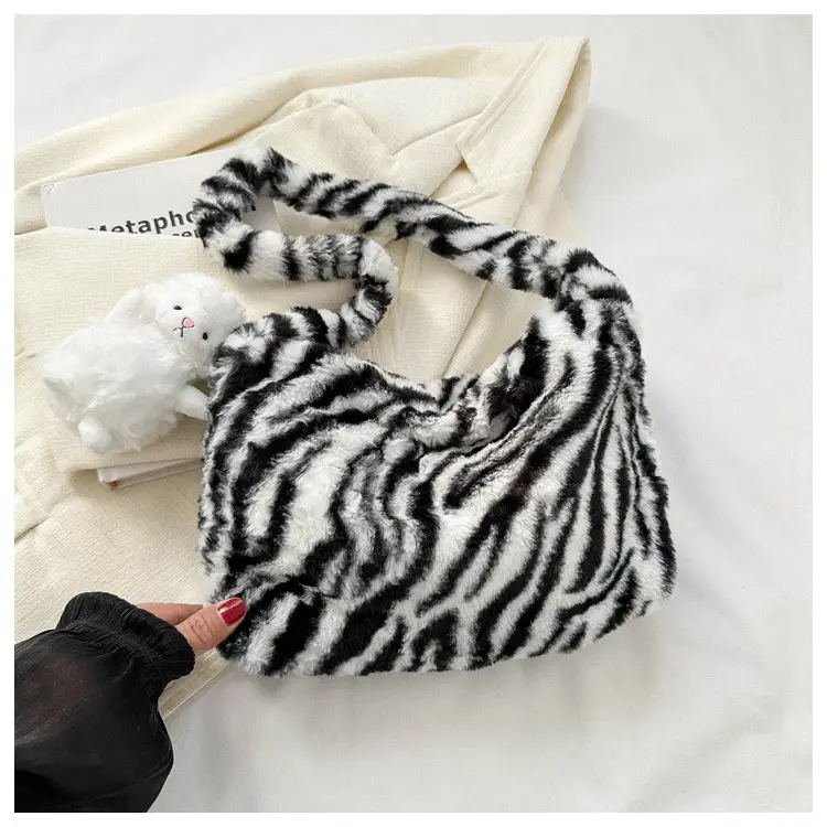 Black Plush Shoulder Bag for Women 2023 — feature 22