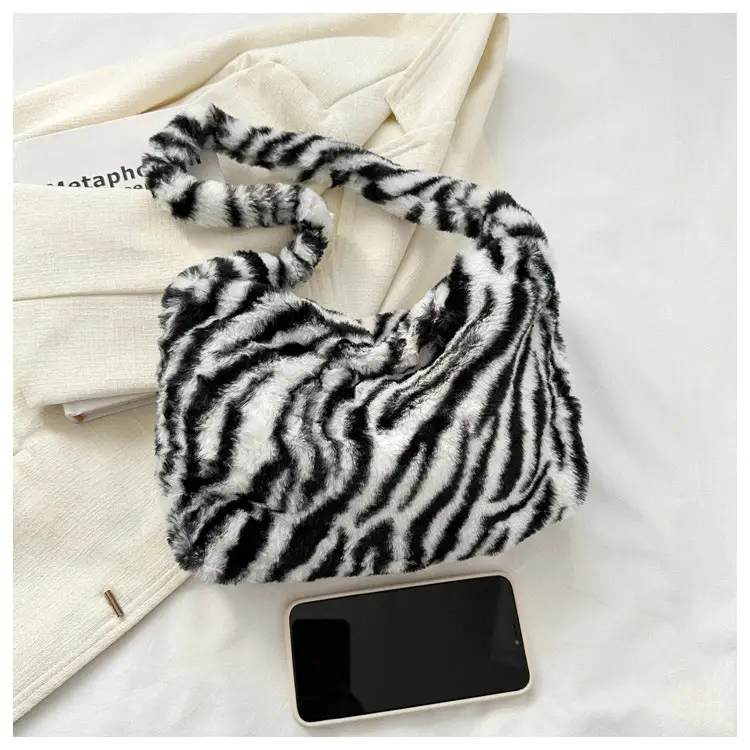 Black Plush Shoulder Bag for Women 2023 — feature 23