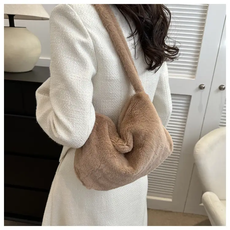 Black Plush Shoulder Bag for Women 2023 — feature 42