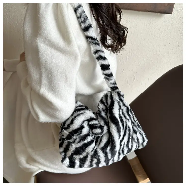 Black Plush Shoulder Bag for Women 2023 — feature 48