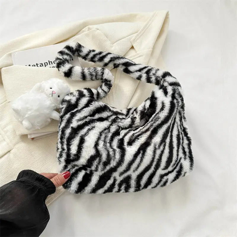 Black Plush Shoulder Bag for Women 2023