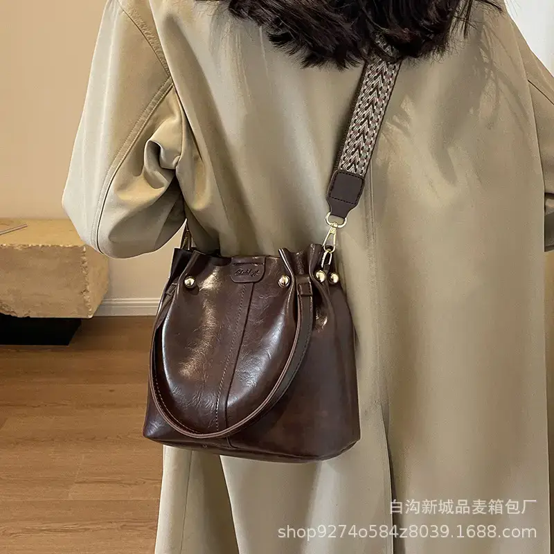 Women's Brown Leather Shoulder Bag 2023 New Trendy - Image 7