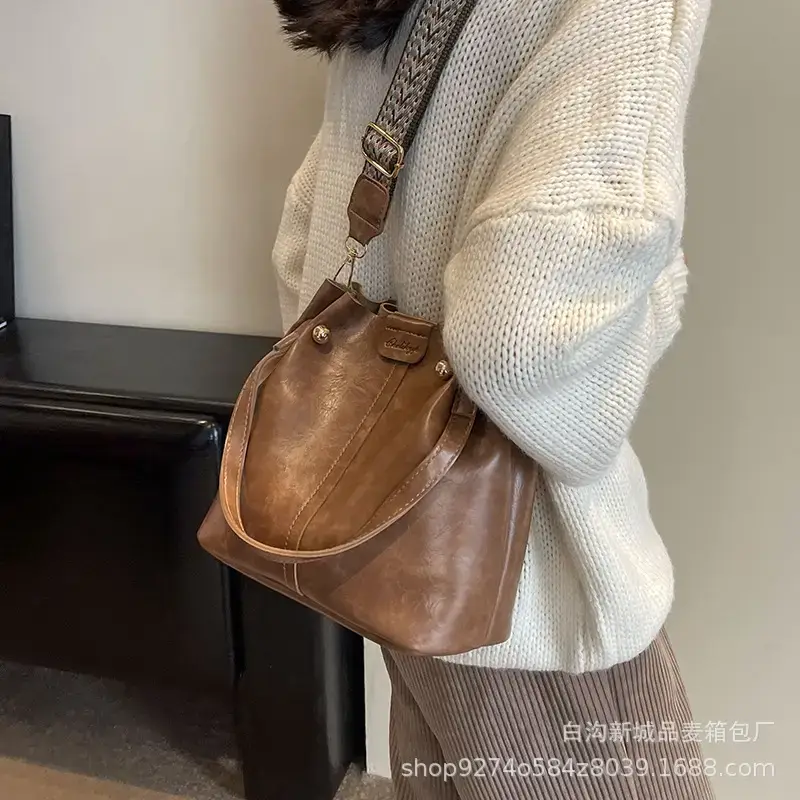 Women's Brown Leather Shoulder Bag 2023 New Trendy - Image 8