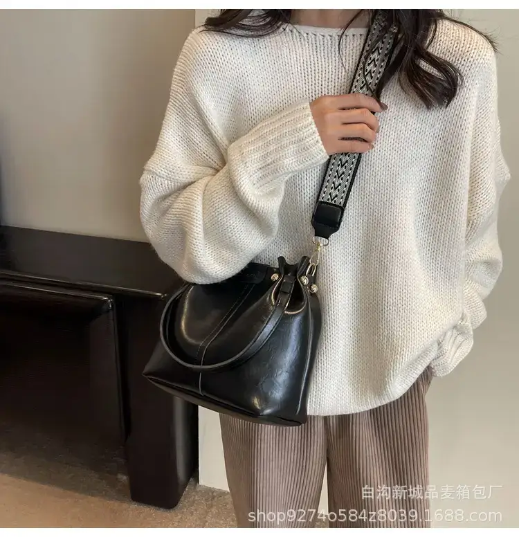 Women's Brown Leather Shoulder Bag 2023 New Trendy — feature 17