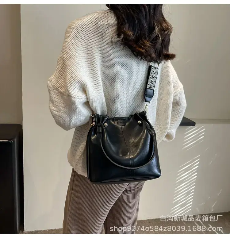 Women's Brown Leather Shoulder Bag 2023 New Trendy — feature 18