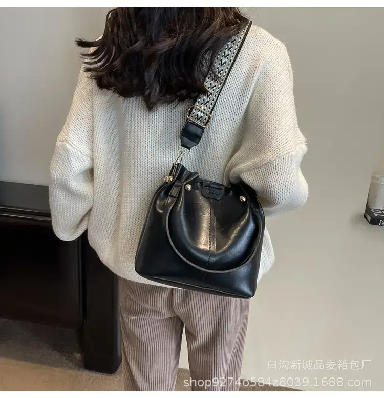 Women's Brown Leather Shoulder Bag 2023 New Trendy — feature 19