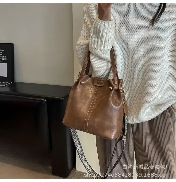 Women's Brown Leather Shoulder Bag 2023 New Trendy — feature 20