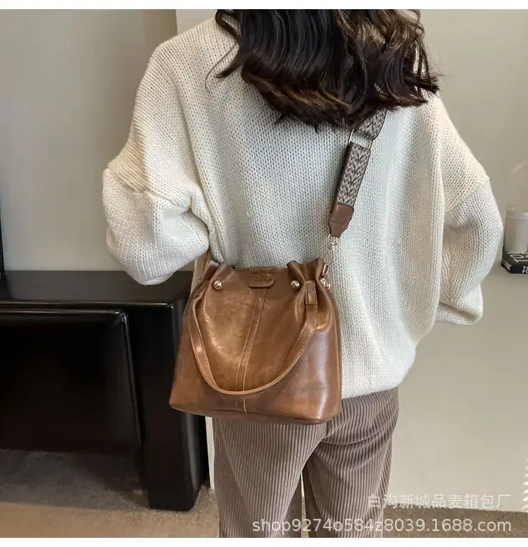Women's Brown Leather Shoulder Bag 2023 New Trendy — feature 22