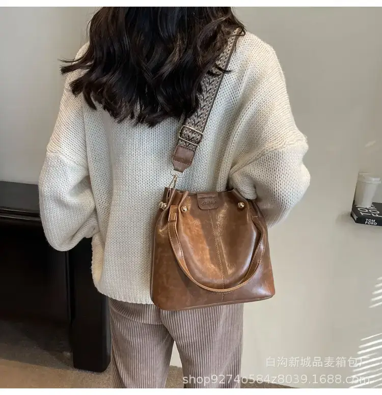 Women's Brown Leather Shoulder Bag 2023 New Trendy — feature 23