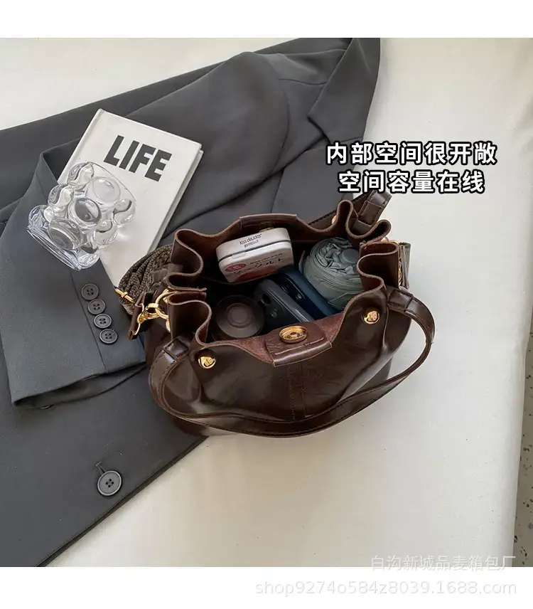 Women's Brown Leather Shoulder Bag 2023 New Trendy — feature 7