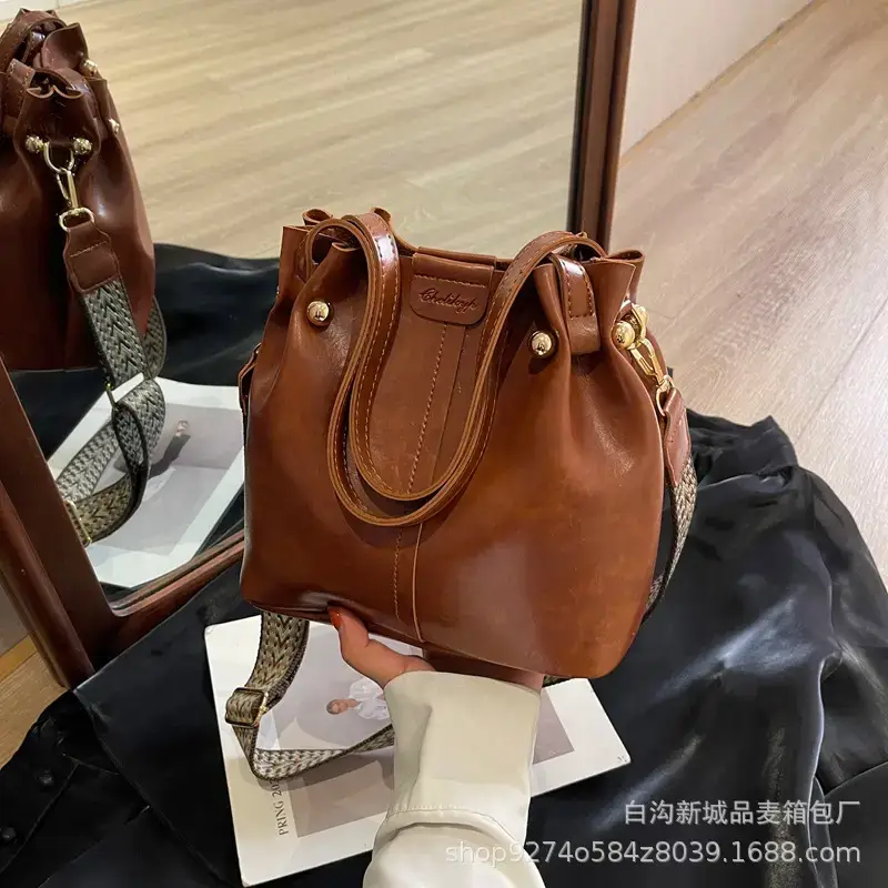 Women's Brown Leather Shoulder Bag 2023 New Trendy - Image 2