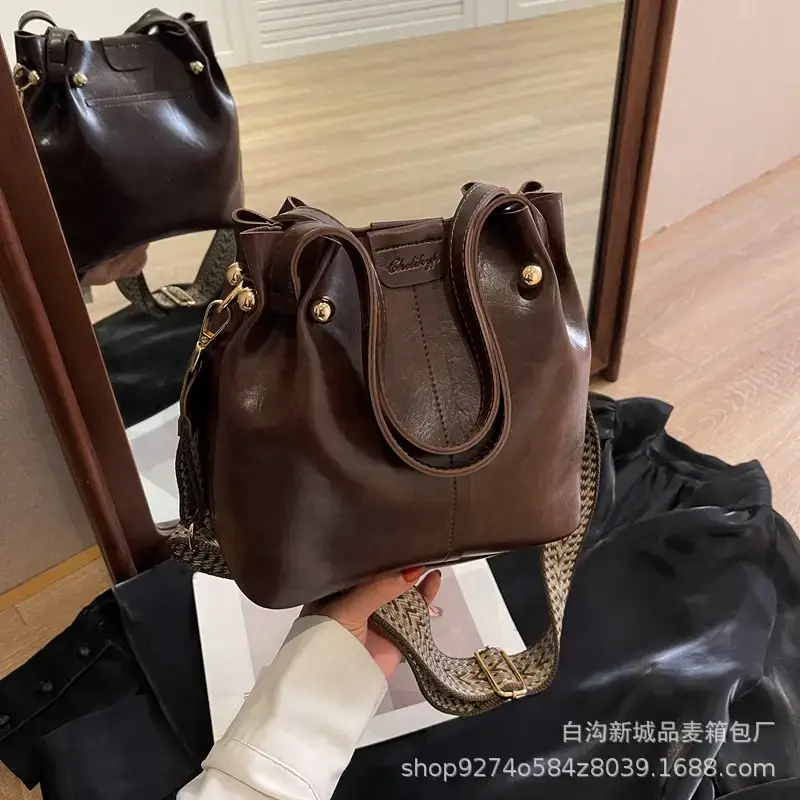 Women's Brown Leather Shoulder Bag 2023 New Trendy - Image 3
