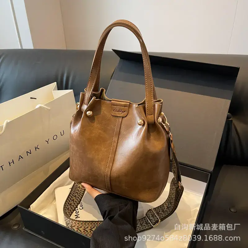Women's Brown Leather Shoulder Bag 2023 New Trendy - Image 4