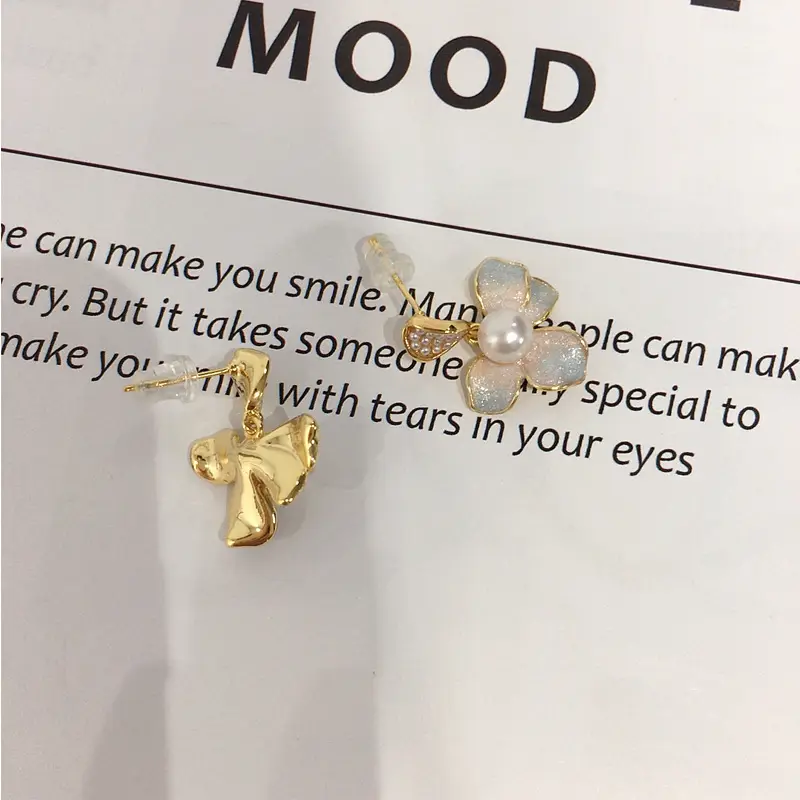 5Pearl Flower Earrings Gold Plated Blue Sparkle — feature 9